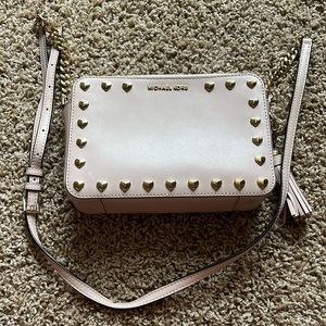 Micheal kors crossbody bag light pink heart studded (gold color)